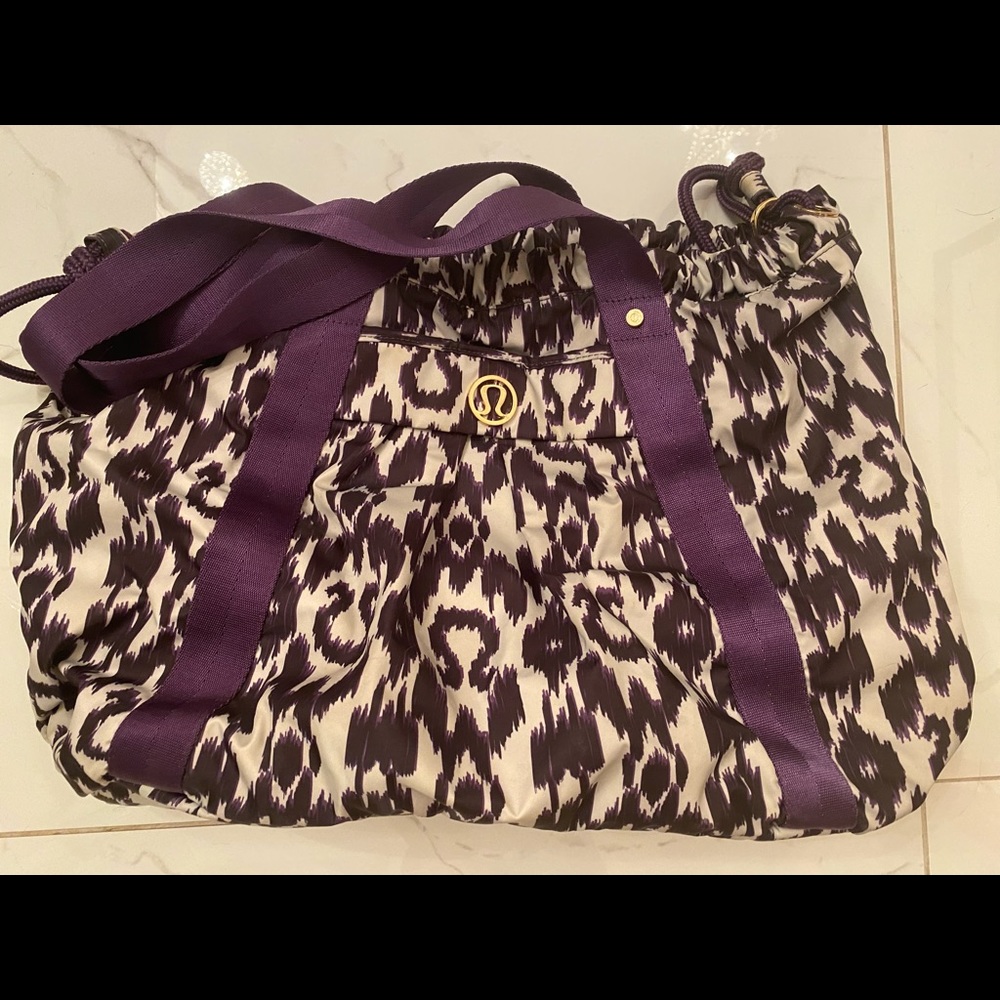 Lulu lemon duffel bag